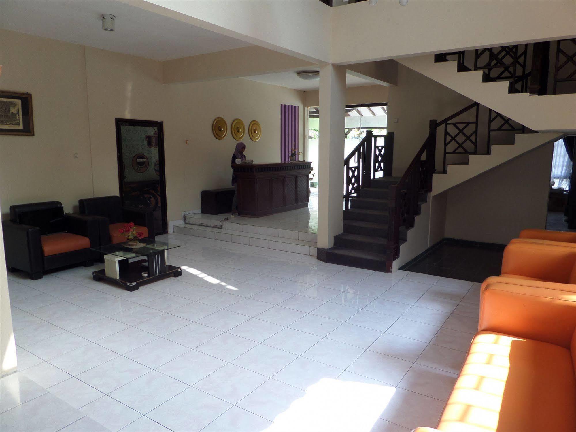 Oyo 201 Emdi House Timoho Hotel Джокякарта Екстериор снимка