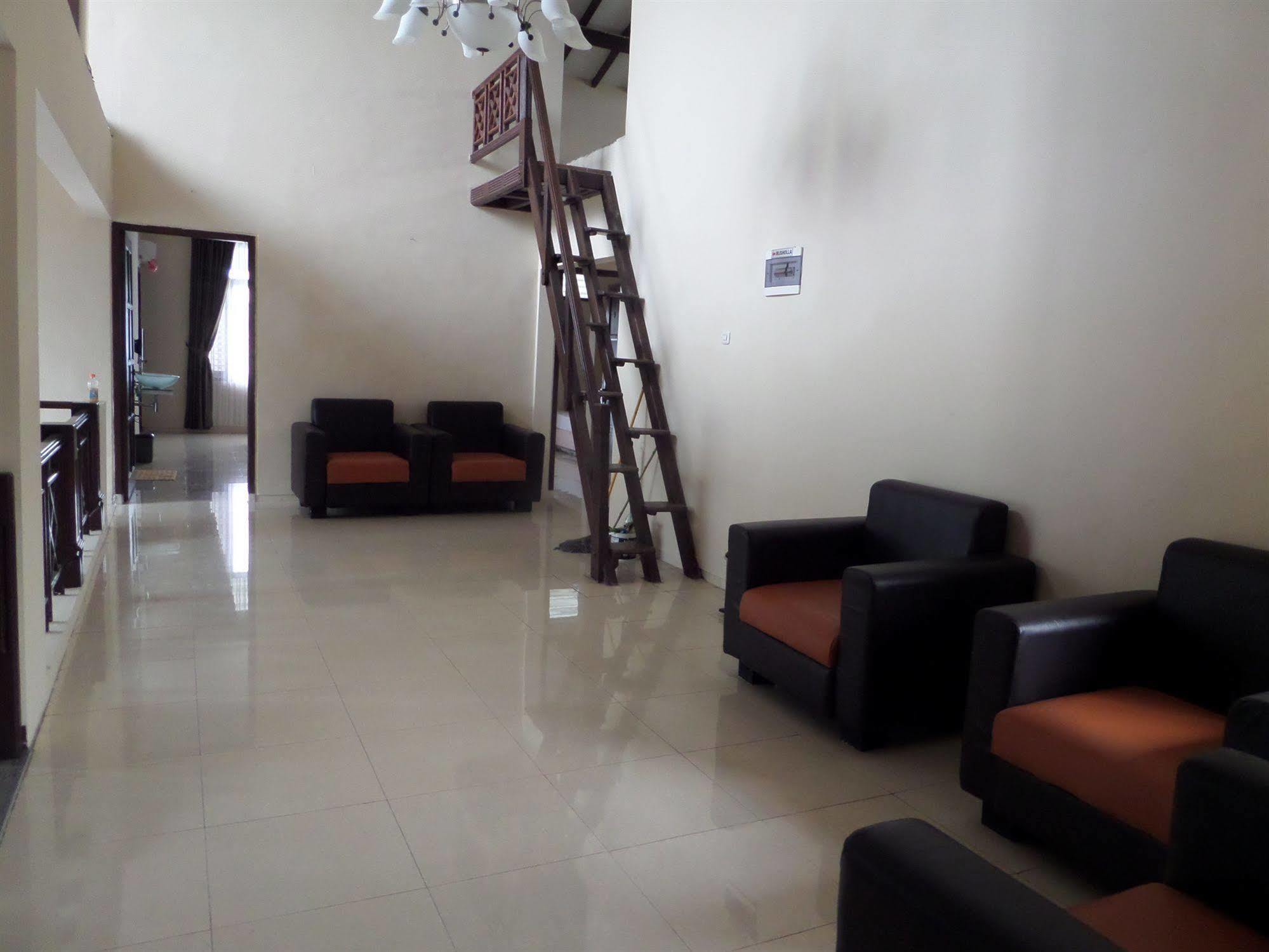 Oyo 201 Emdi House Timoho Hotel Джокякарта Екстериор снимка