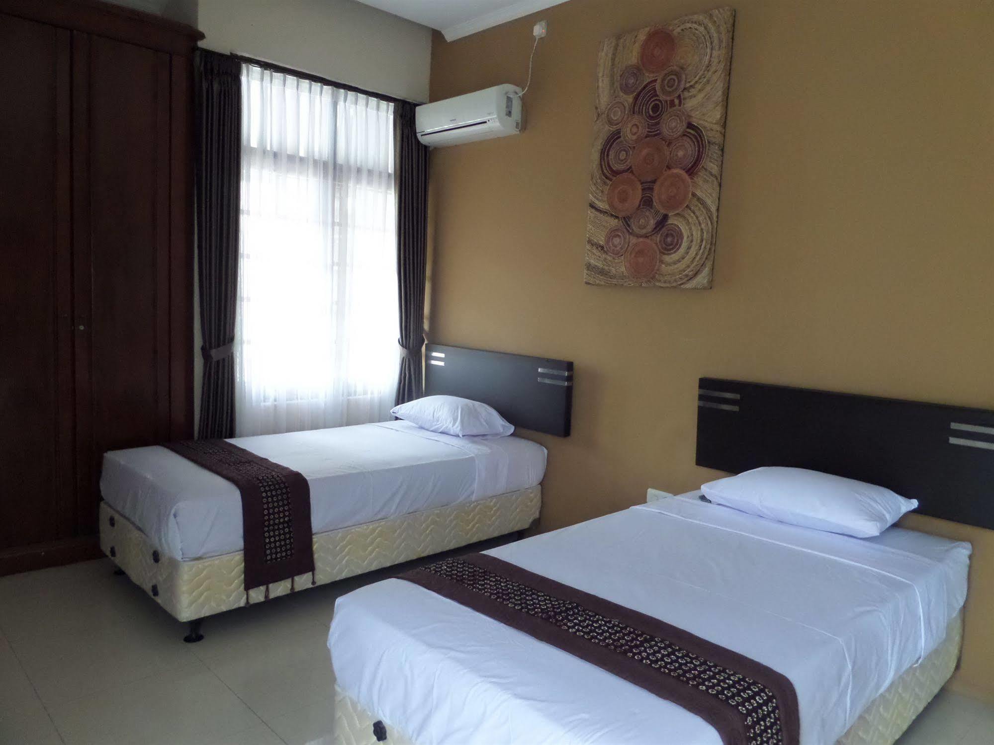 Oyo 201 Emdi House Timoho Hotel Джокякарта Екстериор снимка