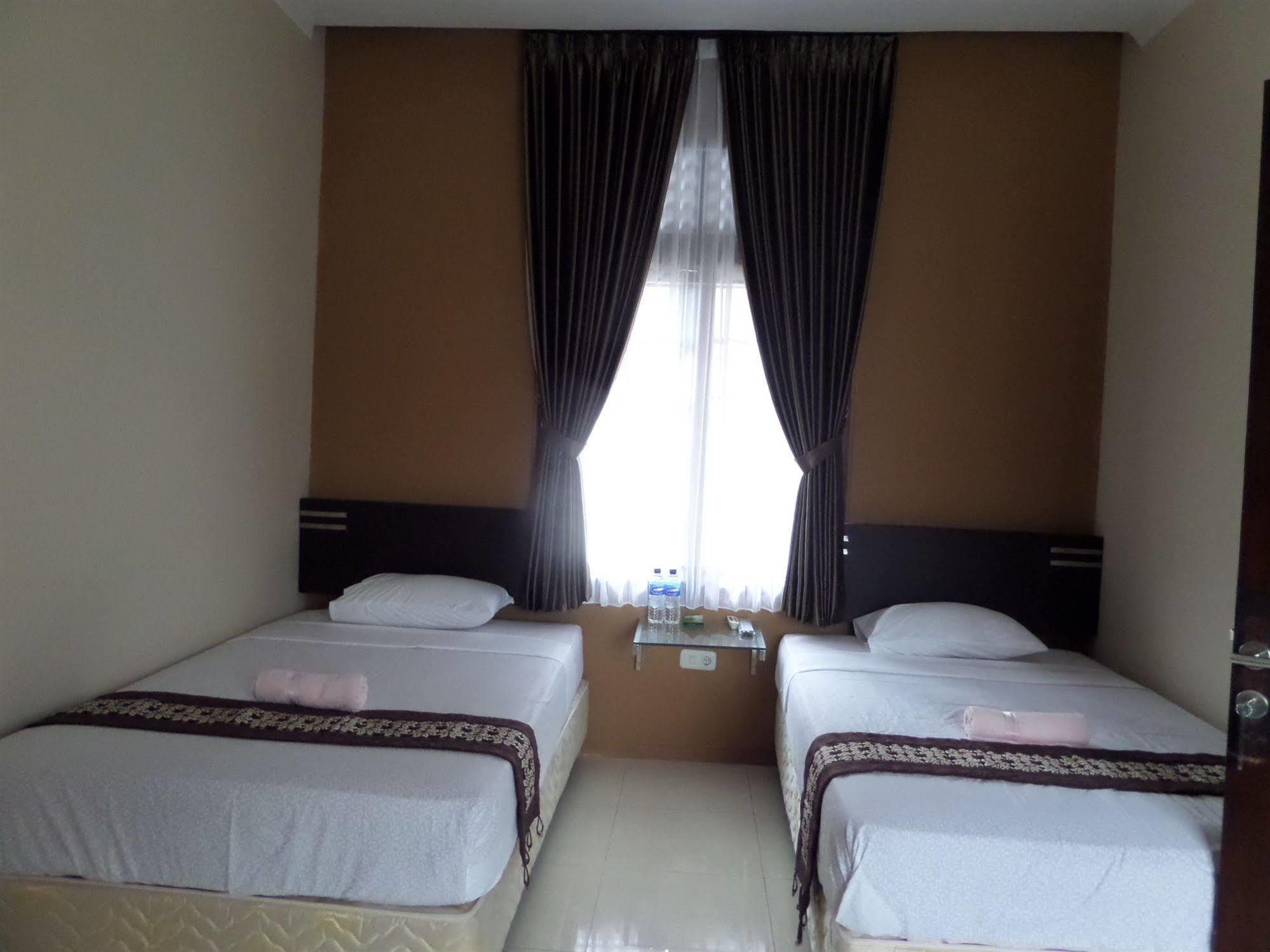 Oyo 201 Emdi House Timoho Hotel Джокякарта Екстериор снимка