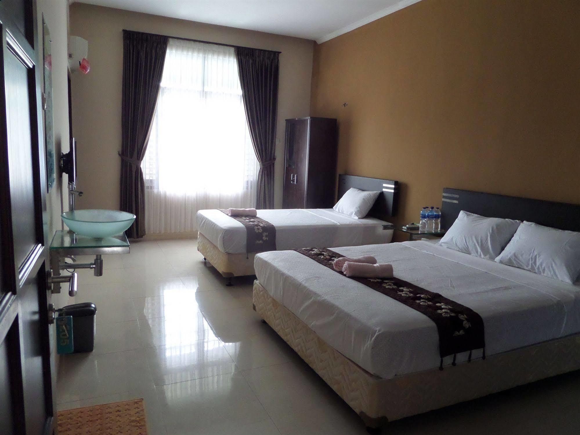Oyo 201 Emdi House Timoho Hotel Джокякарта Екстериор снимка