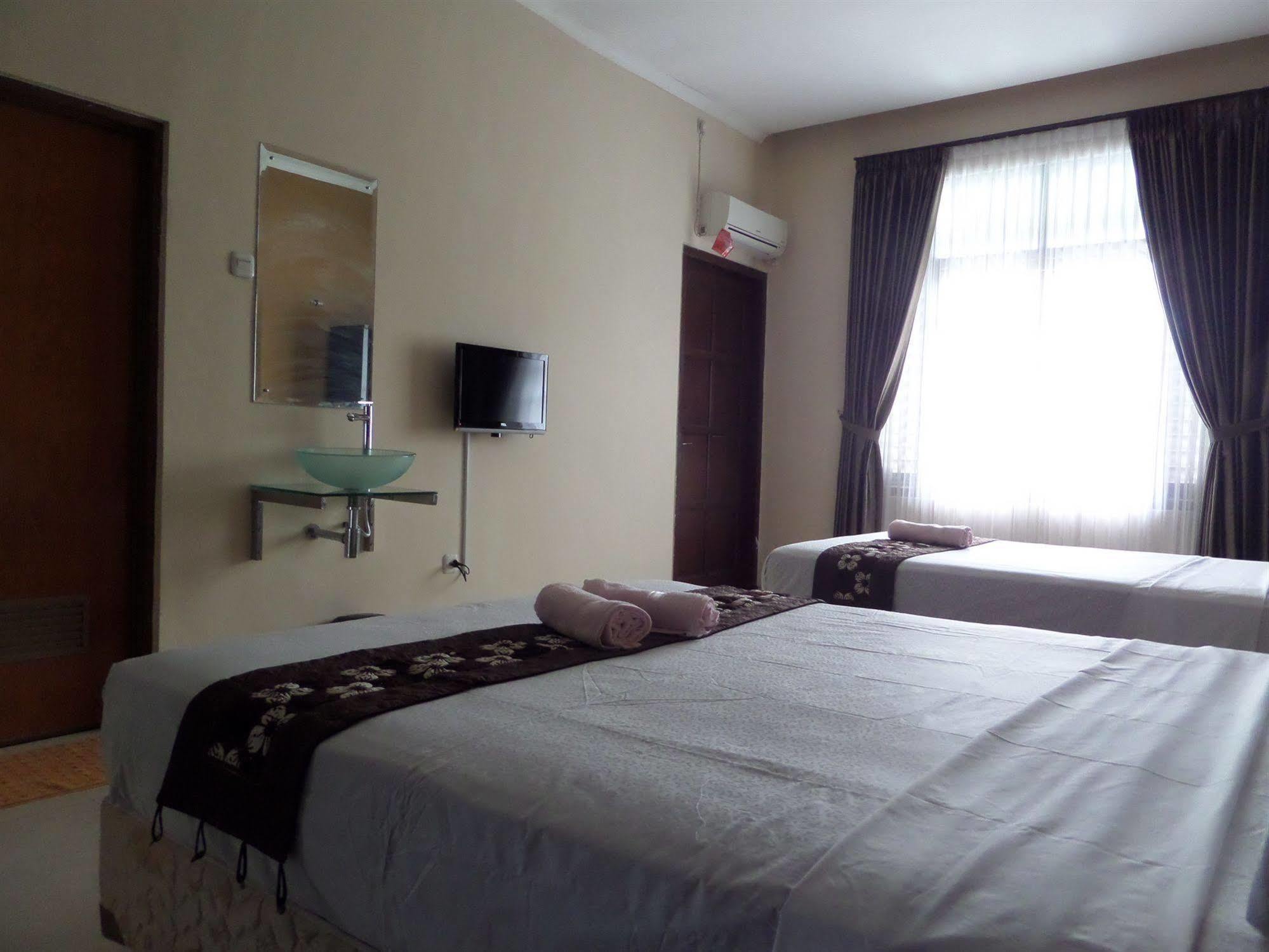 Oyo 201 Emdi House Timoho Hotel Джокякарта Екстериор снимка